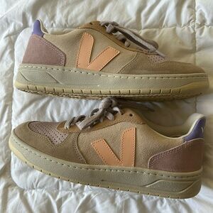 Veja women’s shoes size 7 US